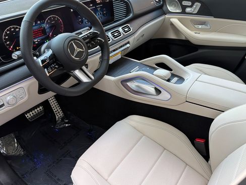 New 2026 Mercedes-Benz GLS 450 4MATIC image 9
