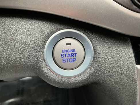 Used 2017 Hyundai Elantra Limited image 43