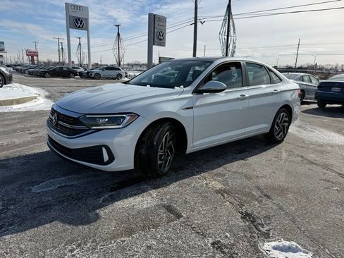 Used 2023 Volkswagen Jetta SEL image 3