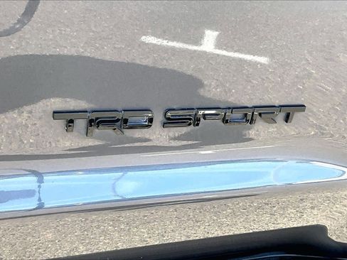 Used 2018 Toyota Sequoia TRD Sport AWD/4WD image 9