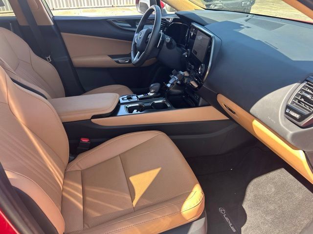 Used 2025 Lexus NX 250 FWD w/ Towing Package (2000 Lbs) image 33