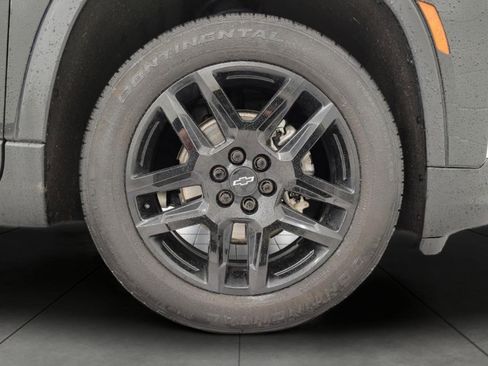 Used 2023 Chevrolet Traverse LT image 3