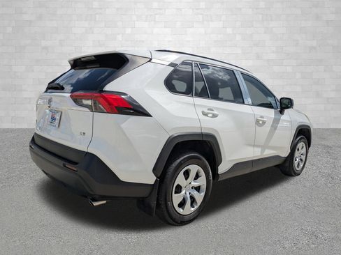 Used 2020 Toyota RAV4 LE FWD image 2
