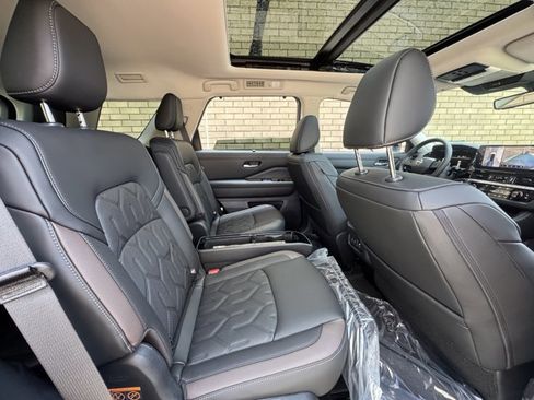 New 2026 Nissan Pathfinder Platinum AWD/4WD image 9