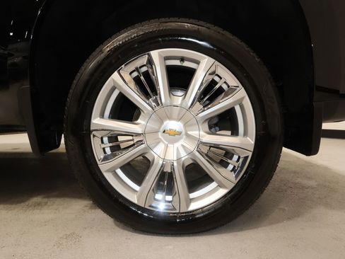 Used 2024 Chevrolet Silverado 1500 High Country AWD/4WD image 36