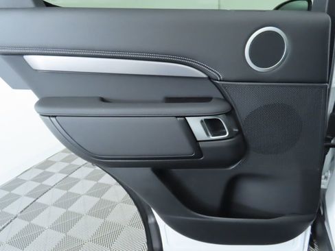 Used 2024 Land Rover Discovery Dynamic SE image 26