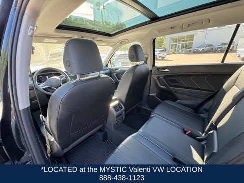 Certified 2022 Volkswagen Tiguan SE w/ Panoramic Sunroof Package AWD/4WD image 12