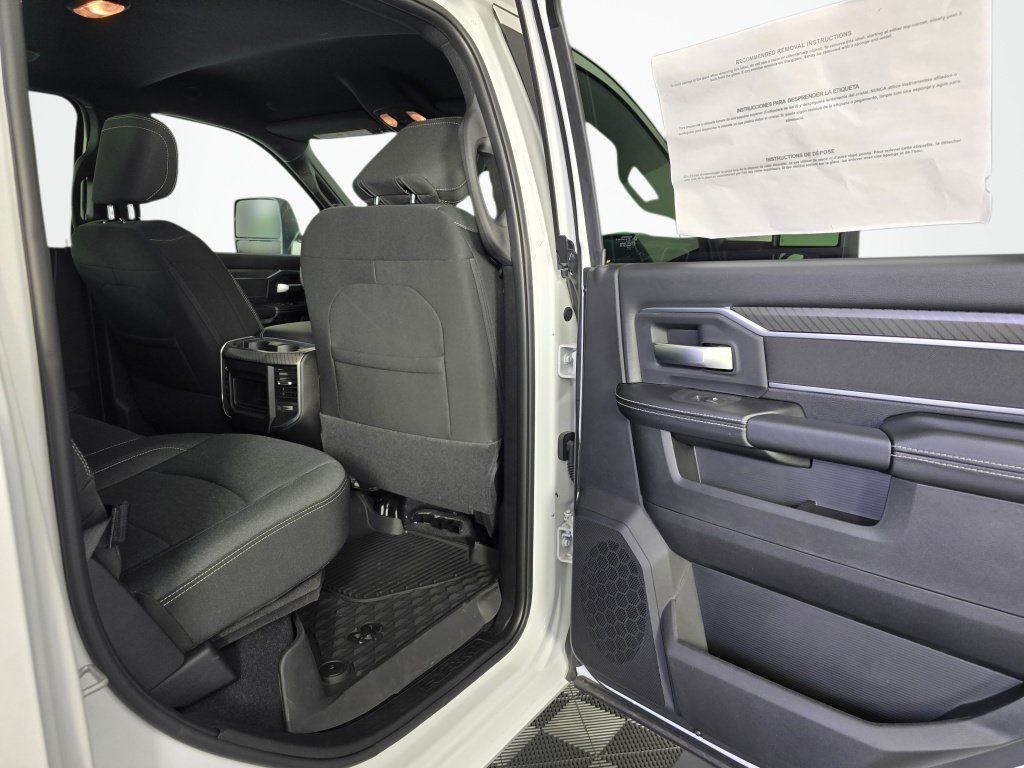 New 2026 RAM 3500 Big Horn AWD/4WD image 34