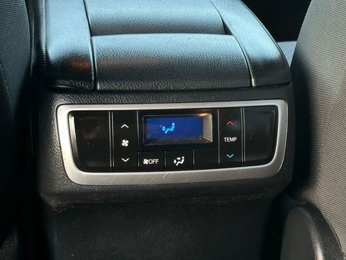 Used 2017 Toyota Highlander LE image 19