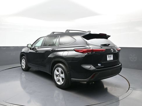 Certified 2023 Toyota Highlander LE FWD image 8