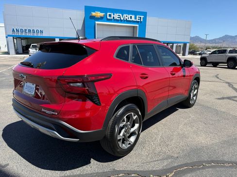 Used 2026 Chevrolet Trax LT w/ LT Convenience Package FWD image 5
