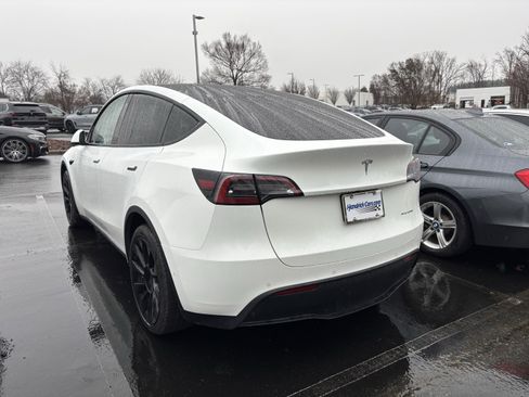 Used 2022 Tesla Model Y Long Range image 14