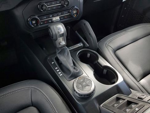 New 2025 Ford Bronco Badlands image 34