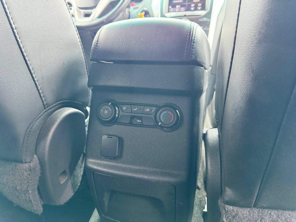 Used 2015 Ford Explorer XLT w/ Equipment Group 202B FWD image 15