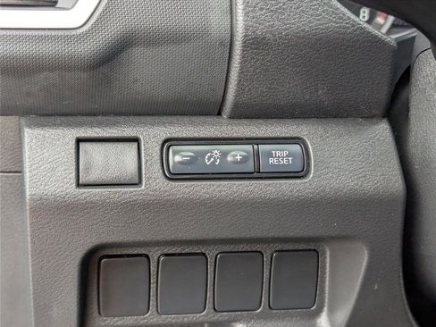 Used 2023 Nissan Frontier SV image 21