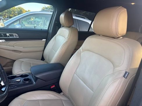 Used 2017 Ford Explorer Limited w/ Equipment Group 301A FWD image 14