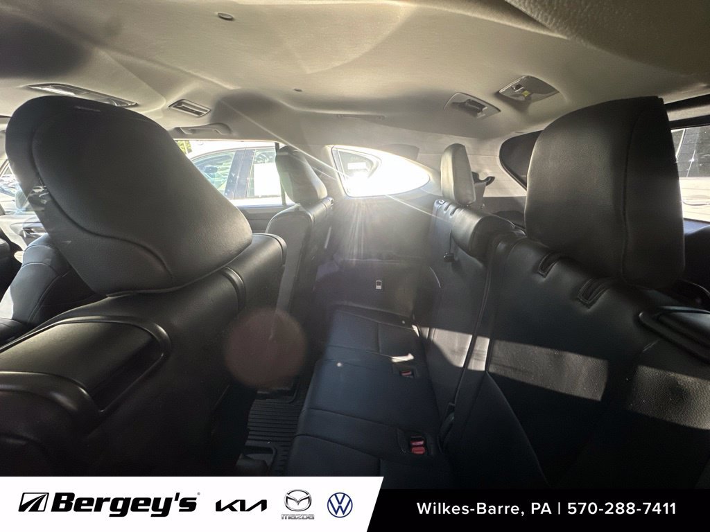 Used 2020 Toyota Highlander XLE AWD/4WD image 12