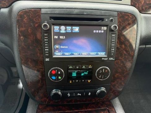 Used 2013 GMC Yukon XL Denali image 32