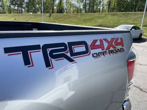 Used 2023 Toyota Tacoma TRD Off-Road AWD/4WD image 11