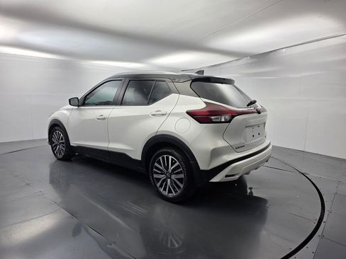 Used 2022 Nissan Kicks SV FWD image 6