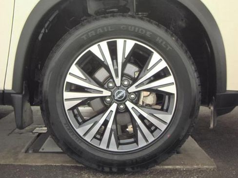 Used 2023 Nissan Rogue SV AWD/4WD image 16