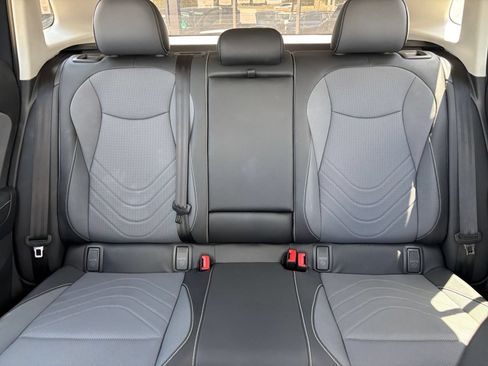 Used 2026 Volkswagen Tiguan SE AWD/4WD image 35