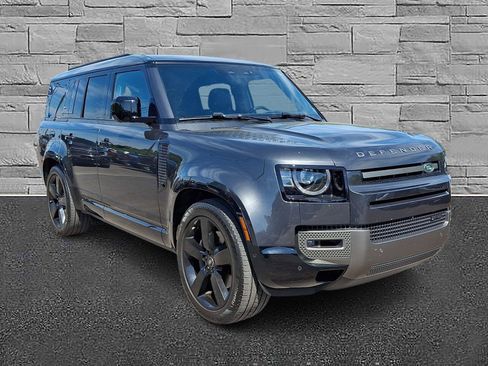 Used 2023 Land Rover Defender 130 X-Dynamic SE AWD/4WD image 2