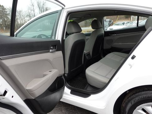 Used 2017 Hyundai Elantra SE FWD image 12