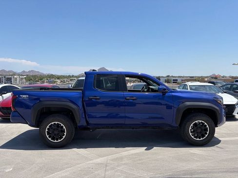 Used 2025 Toyota Tacoma TRD Off-Road AWD/4WD image 3