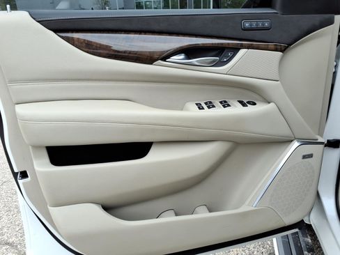 Used 2018 Cadillac Escalade Premium Luxury AWD/4WD image 17