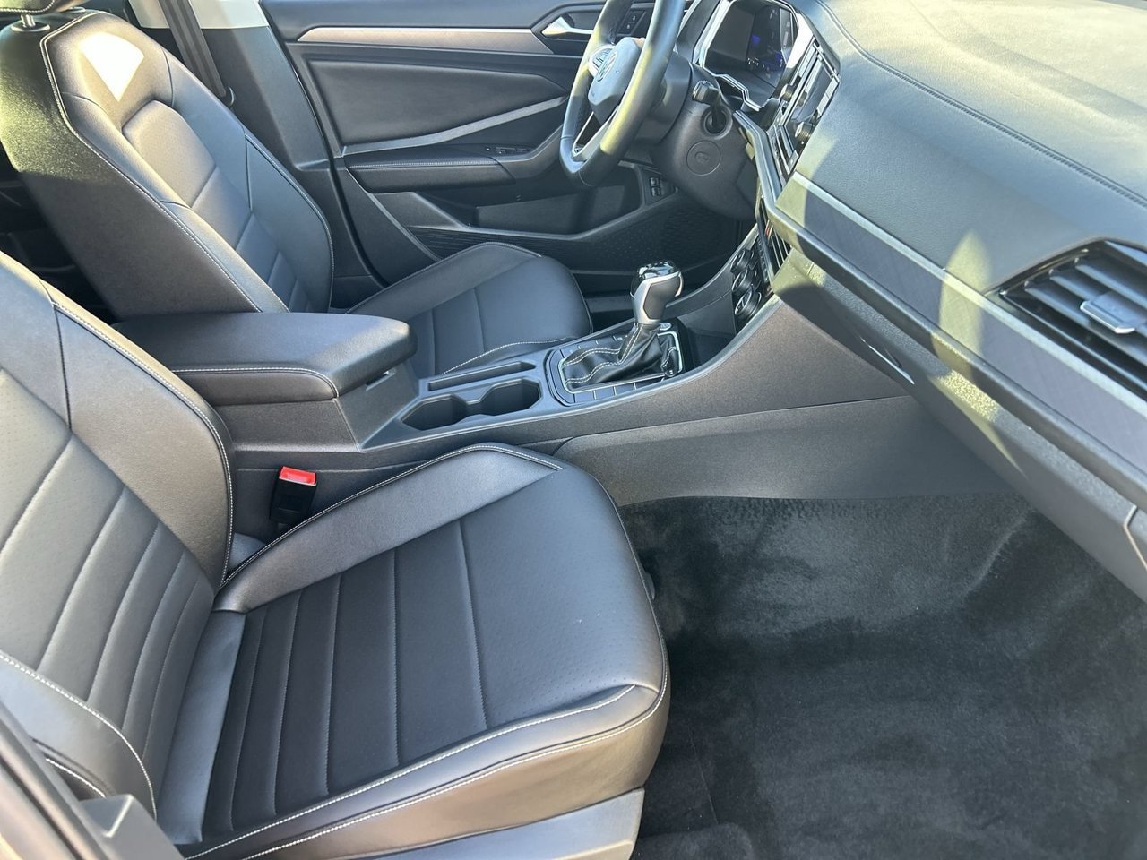Certified 2023 Volkswagen Jetta SE w/ Panoramic Sunroof Package FWD image 8