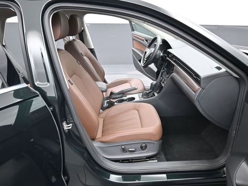 Used 2022 Volkswagen Passat 2.0T image 34