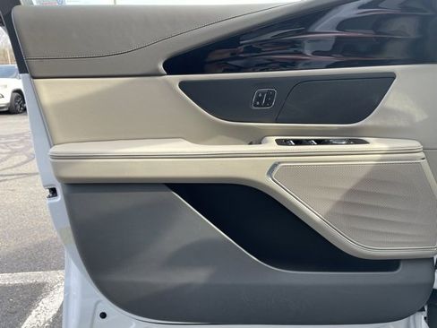 Used 2024 Lincoln Nautilus Reserve image 9