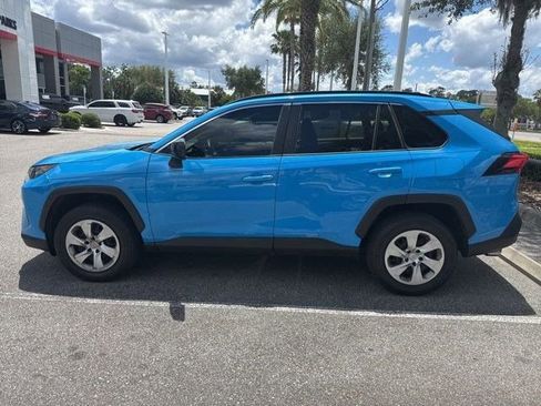 Used 2020 Toyota RAV4 LE FWD image 2