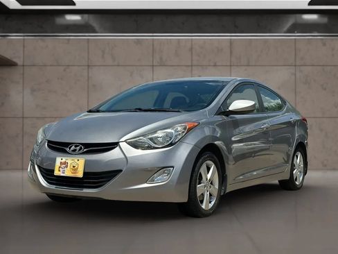Used 2013 Hyundai Elantra GLS w/ Preferred Pkg FWD image 2