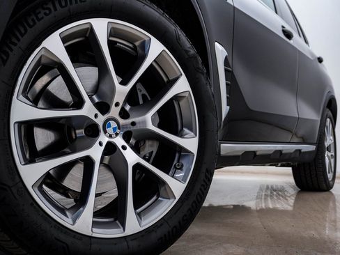 Used 2024 BMW X5 xDrive40i w/ Executive Package image 5