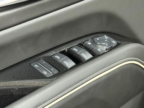 Certified 2024 Cadillac Escalade ESV Premium Luxury Platinum AWD/4WD image 31