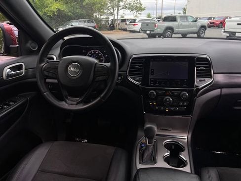 Used 2019 Jeep Grand Cherokee Altitude RWD image 16