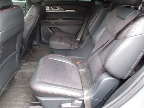 Used 2025 Ford Explorer ST image 14