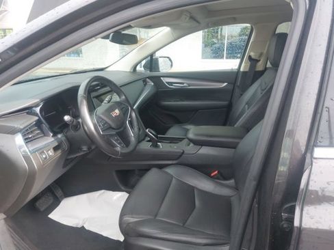Used 2018 Cadillac XT5 Luxury w/ Driver Awareness Package FWD image 9