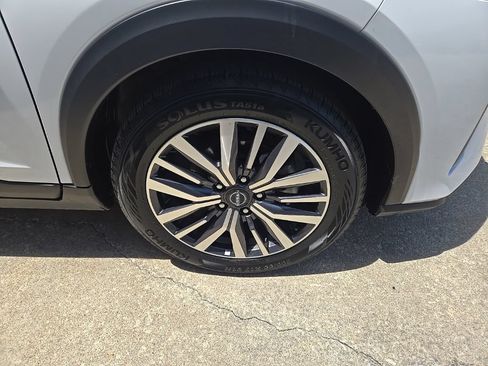 Used 2024 Nissan Kicks SR w/ SR Premium Package FWD image 27