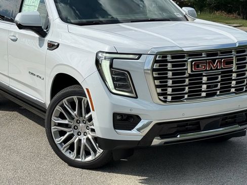 New 2026 GMC Yukon XL Denali w/ Denali Reserve Package AWD/4WD image 6