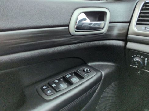 Used 2022 Jeep Grand Cherokee Laredo X image 28