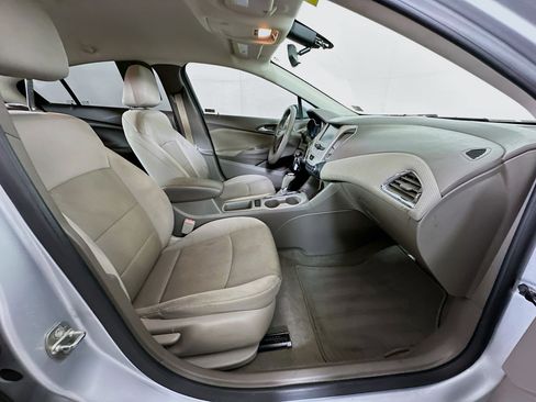 Used 2017 Chevrolet Cruze LS image 28