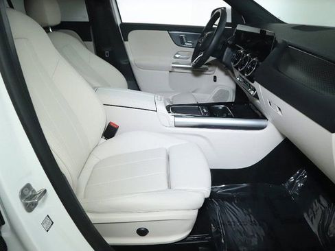 Used 2025 Mercedes-Benz GLA 250 4MATIC image 33