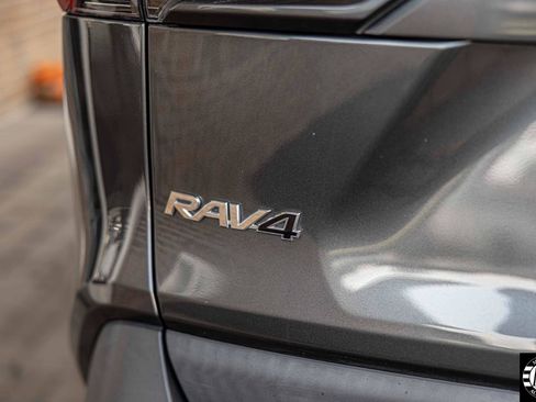 Used 2021 Toyota RAV4 XLE w/ Convenience Package AWD/4WD image 12