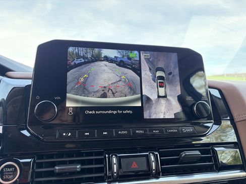 Used 2023 Nissan Pathfinder Platinum image 25