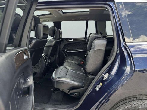 Used 2014 Mercedes-Benz GL 450 4MATIC image 32