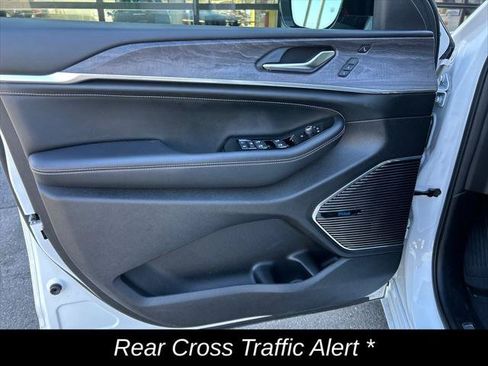 Certified 2023 Jeep Grand Cherokee Overland w/ Luxury Tech Group IV AWD/4WD image 14
