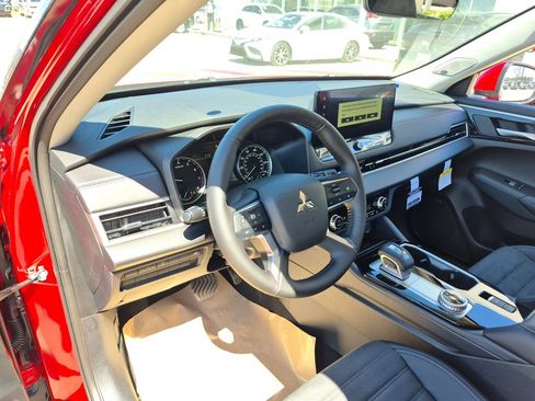 New 2026 Mitsubishi Outlander SE FWD image 9